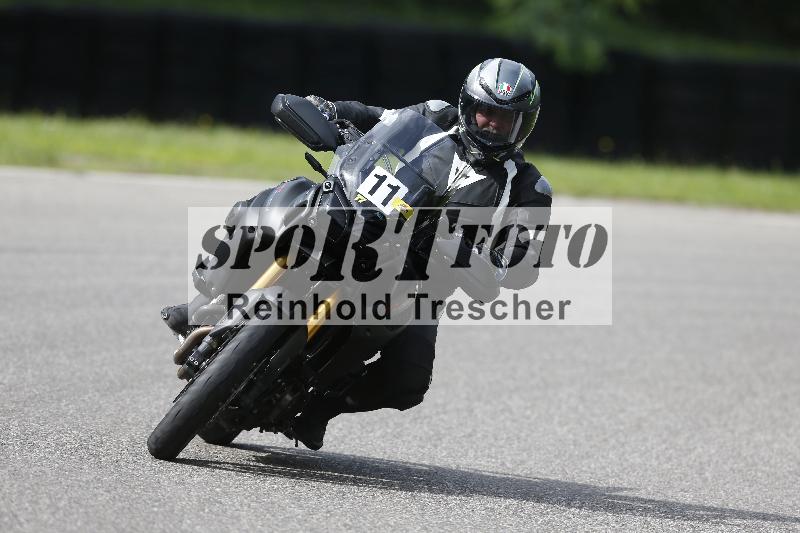 /Archiv-2025/53 16.09.2025 Track Day Domi Aegerter ADR/Gruppe gelb/11